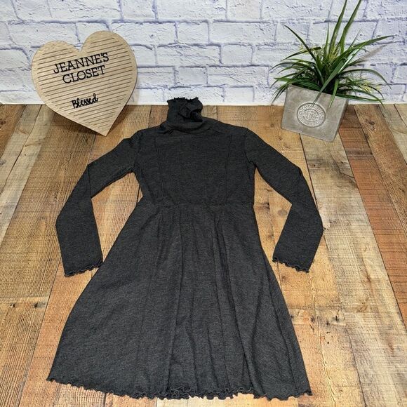 Aqua women’s gray turtleneck textured waves hem mini dress NWOT - Picture 8 of 11